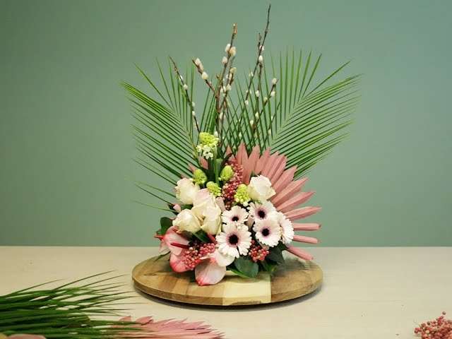 découvrez nos compositions florales élégantes et romantiques pour la saint-valentin, parfaites pour exprimer votre amour avec des fleurs fraîches et colorées.