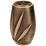 Vase pour cimetière : comment bien choisir et entretenir l’hommage floral