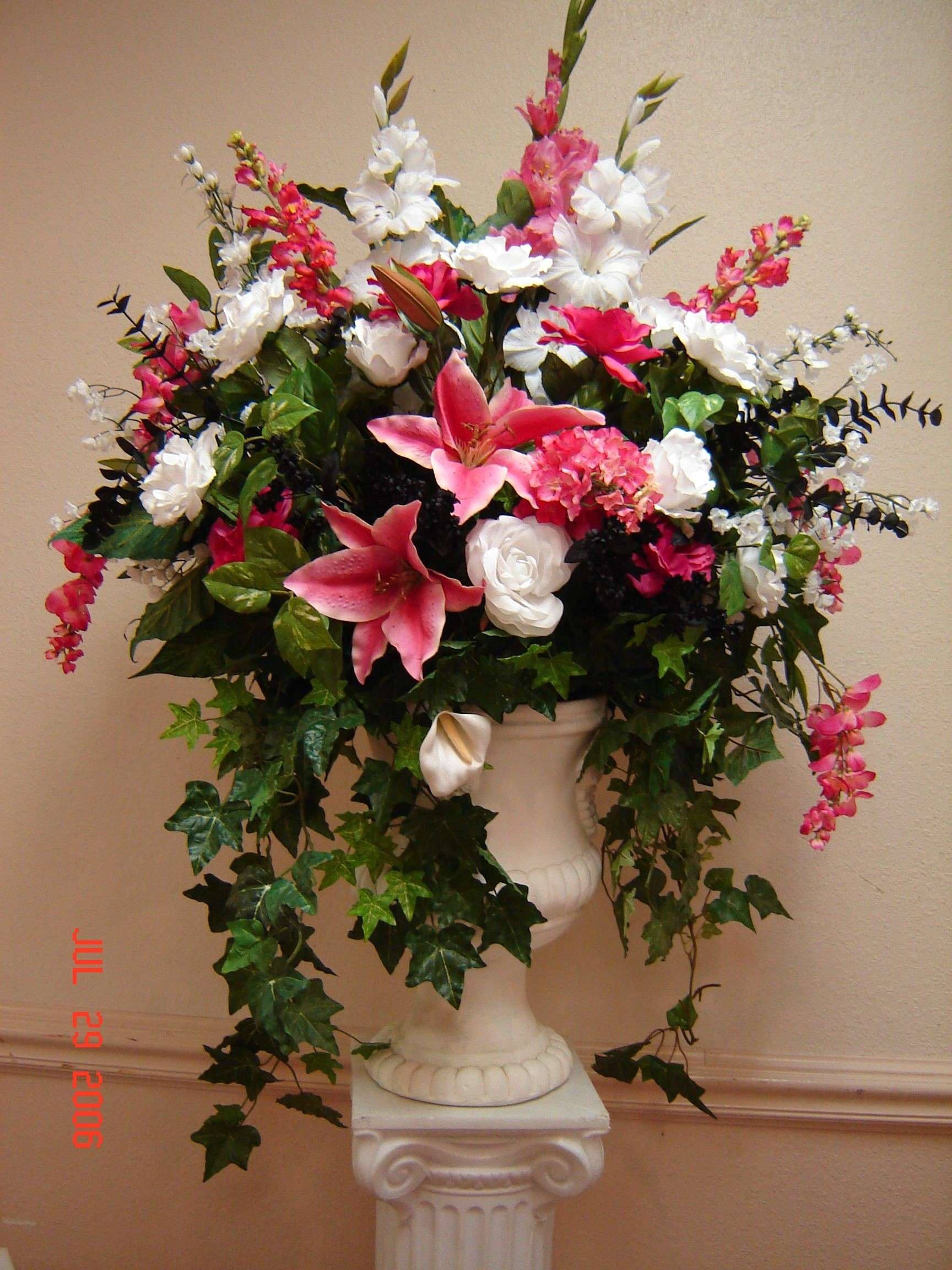 découvrez notre collection élégante d'arrangements floraux artificiels, parfaits pour embellir votre intérieur sans entretien.