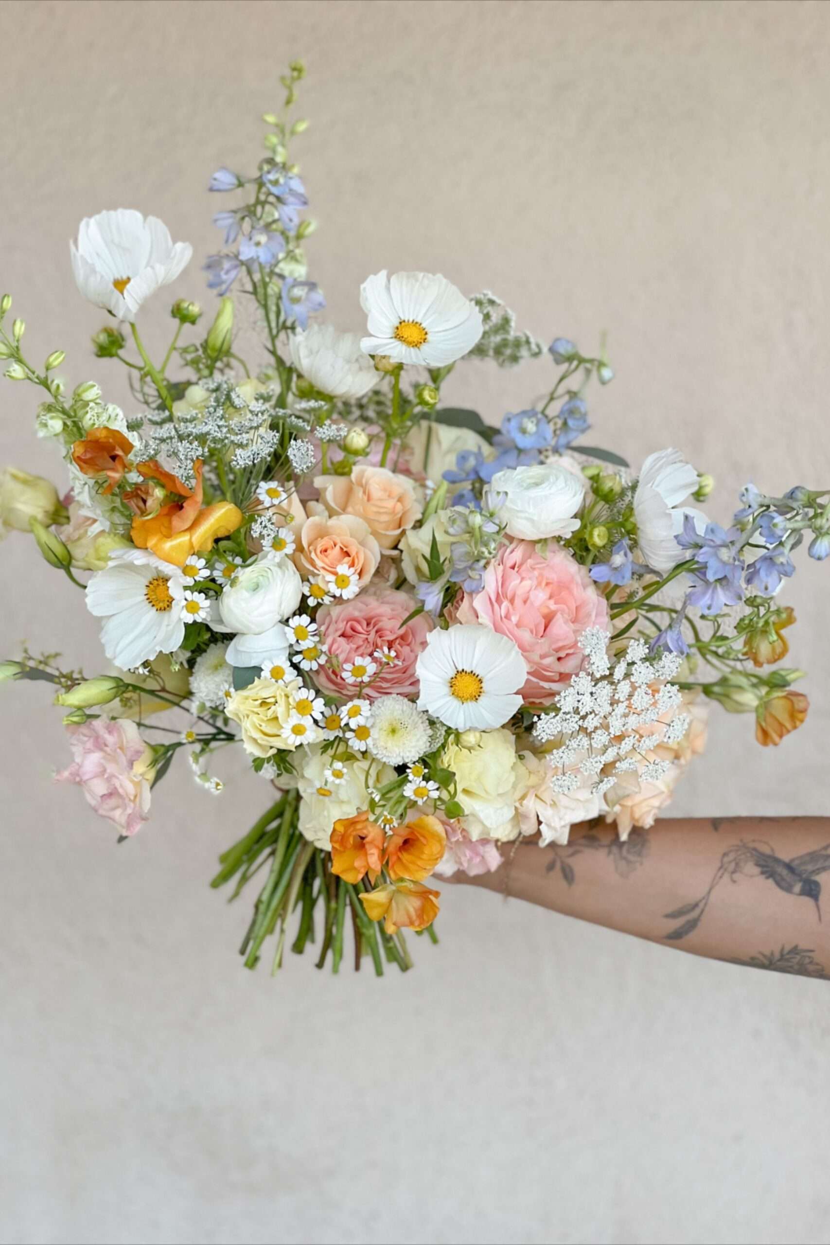 découvrez notre magnifique bouquet de fleurs, parfait pour toutes les occasions. fraîcheur et beauté garanties pour égayer votre journée ou celle de vos proches.