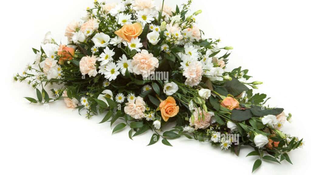 couronne de fleurs funéraire élégante et respectueuse, idéale pour honorer la mémoire de vos proches avec douceur et compassion.