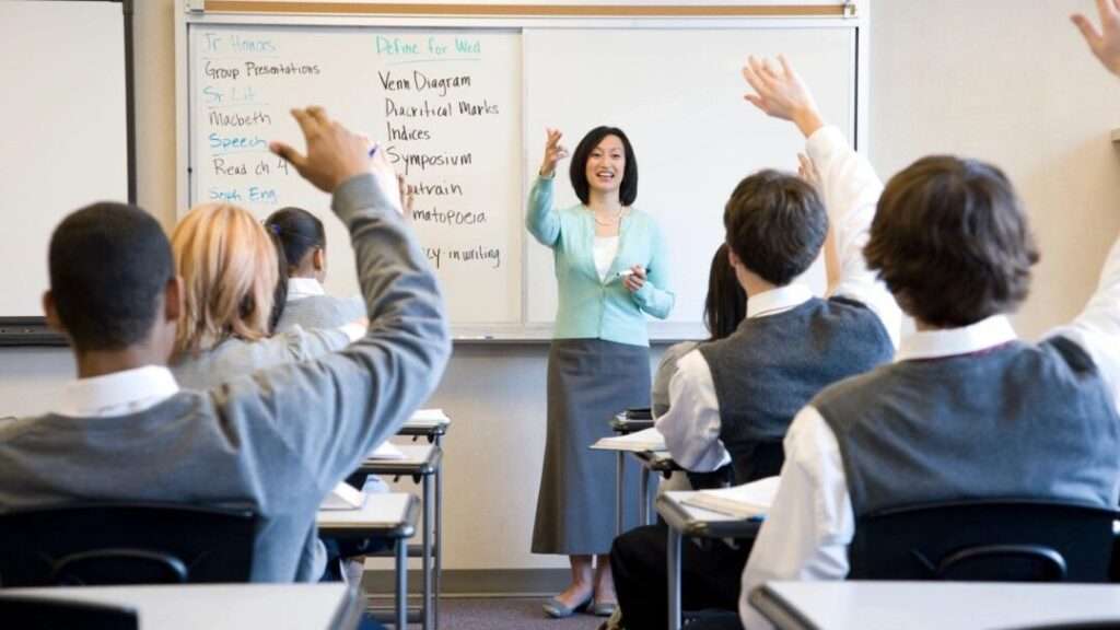 découvrez le rôle essentiel d'un teacher : transmettre le savoir, inspirer les élèves et favoriser leur réussite éducative dans un environnement stimulant.