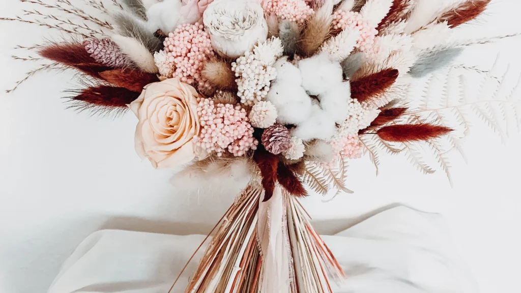 découvrez notre bouquet de fleurs séchées, une décoration naturelle et durable qui apporte charme et élégance à votre intérieur.
