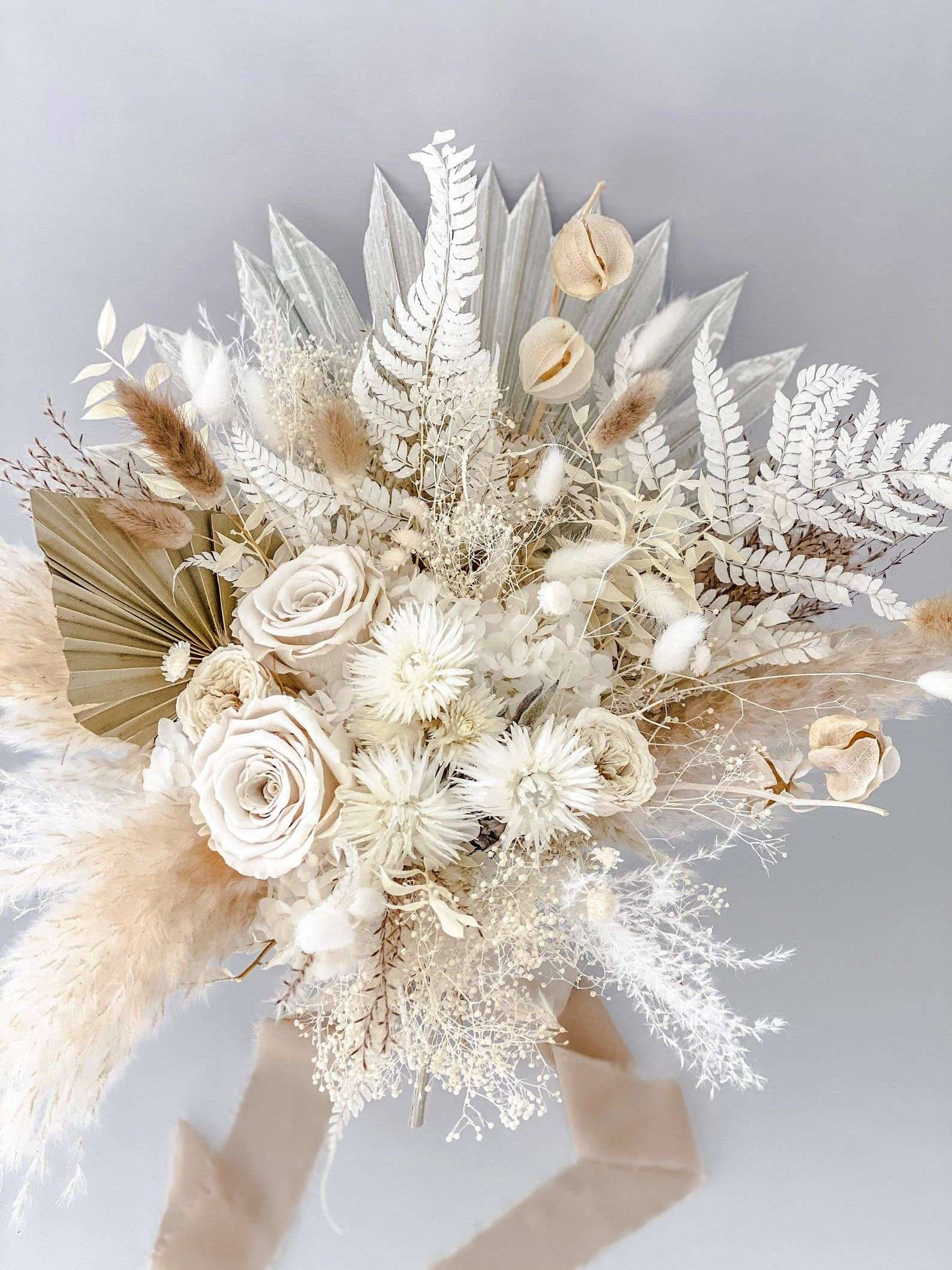 découvrez notre bouquet de fleurs séchées, élégant et durable, parfait pour décorer votre intérieur avec une touche naturelle et intemporelle.
