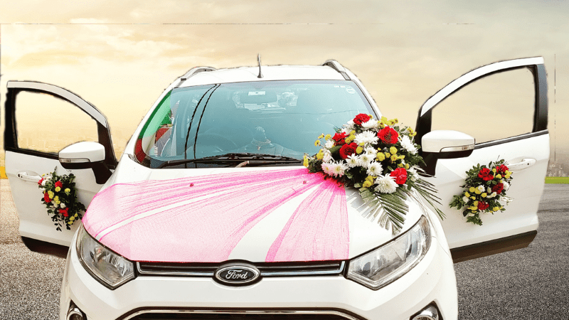 décoration voiture de mariage élégante et personnalisée pour rendre votre journée inoubliable. choisissez parmi nos styles uniques et raffinés.
