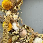 Comment réaliser une couronne de fleurs séchées pour décorer votre intérieur