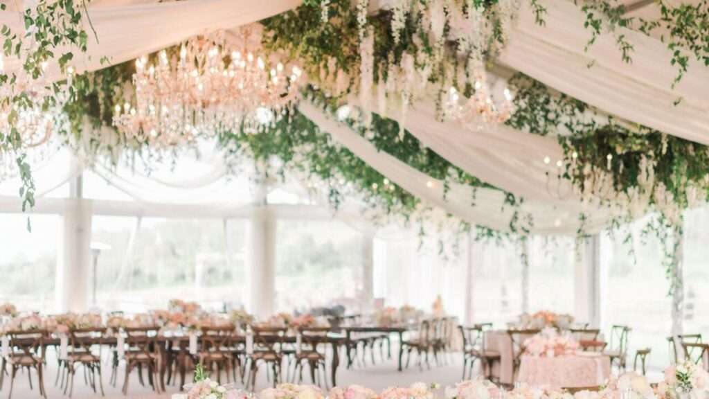 décoratrice florale de mariage passionnée, créant des compositions uniques et élégantes pour sublimer votre jour spécial.